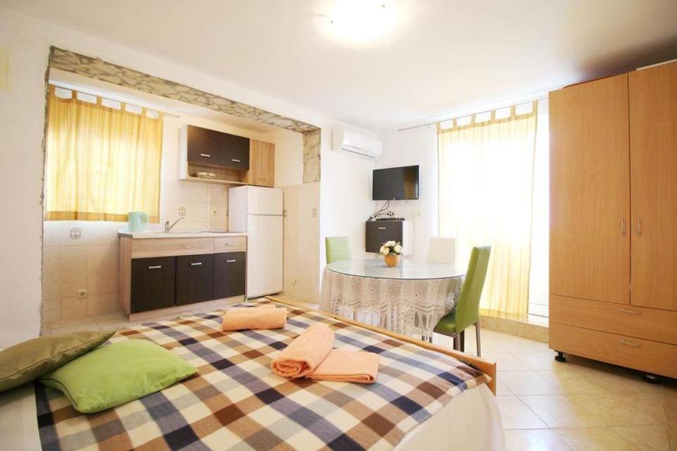 Apartmani L&Z Petrcane Exterior foto